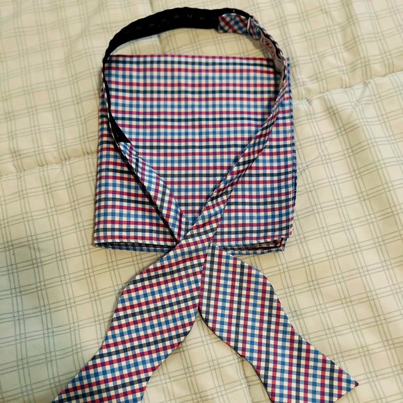 IZOD check bow tie and pocket square SET